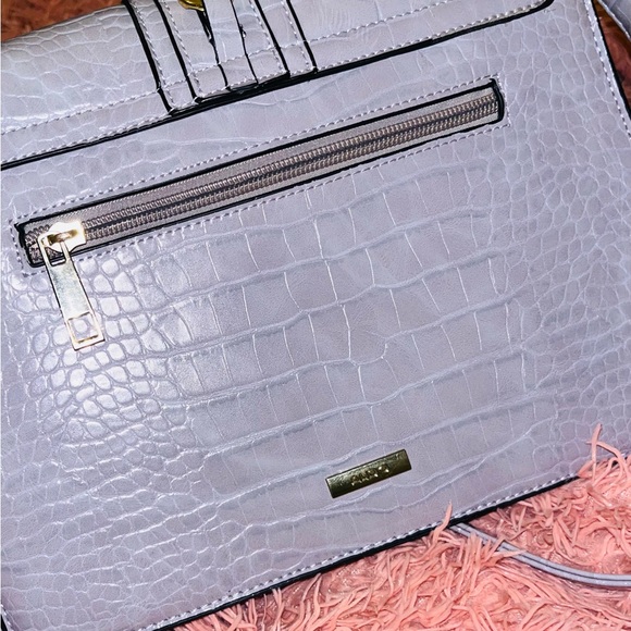 Light Purple Aldo Purse With Gold Clasp - Picture 4 of 4